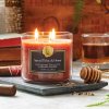 Vonná svíčka Village Candle Spiced Tobac & Honey  kořeněný tabák a med, 396 g